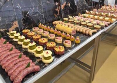 Beauvais. Des champions inculquent leur savoir-faire aux bouchers locaux